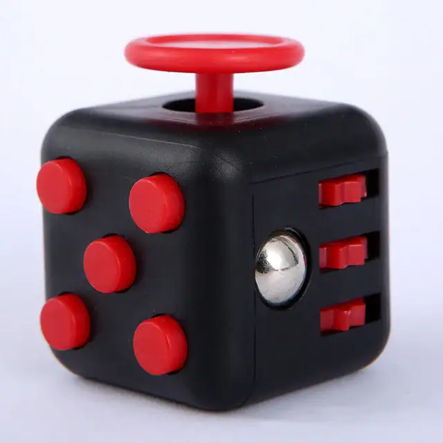 Un cubo di Rubik in stile scientifico con pulsanti rossi e una manopola metallica, ideale come decorazione educativa o oggetto da collezione. Perfetto per appassionati di scienza e giochi di logica.