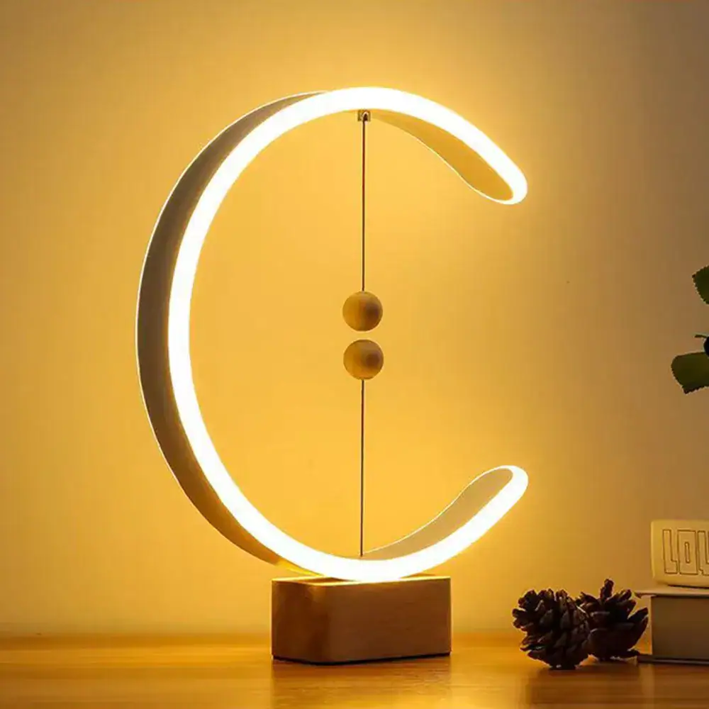 Luce decorativa a forma di luna con elementi scientifici, illuminata e moderna, ideale per ambienti di studio o decorazioni a tema astronomico.