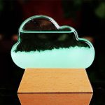 Oggetto scientifico decorativo a forma di nuvola in vetro trasparente con illuminazione interna, ideale per decorazioni scientifiche e ambienti moderni.