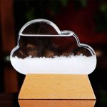 Nuvola di vapore in vetro con base in legno, decorazione scientifica ispirata alle nuvole e alla meteorologia, perfetta per appassionati di scienza e decorazioni originali.