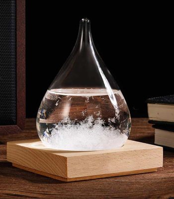 Vaso a goccia di vetro con liquido e bolle, decorazione scientifica elegante e moderna. Perfetto come oggetto decorativo o da collezione per appassionati di scienza.