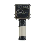 Dispositivo scientifico portatile con display digitale, controlli e manico, ideale per esperimenti e misurazioni scientifiche.