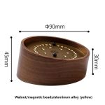 Pendente decorativo con magneti e perline in legno di noce, dotato di elementi magnetici e perline in alluminio giallo, ideale come oggetto decorativo o da collezione scientifica.