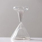 Vetrino di sabbia decorativo trasparente, oggetto scientifico per decorazioni e collezionismo, ideale per appassionati di scienza e design.