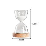 Clessidra in vetro con base in legno, misura 15.5 cm di altezza e 9.8 cm di diametro, perfetta come decorazione scientifica e oggetto da collezione.