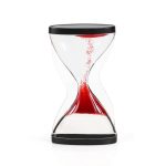 Clessidra con sabbia rossa che scorre, simbolo di passare del tempo e decorazione scientifica elegante. Perfetta come oggetto decorativo o regalo originale.