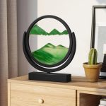 Oggetto decorativo scientifico con montagna e paesaggio verde, design originale in stile moderno, perfetto come decorazione per appassionati di scienza e natura.