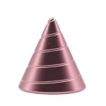 Piramide decorativa in metallo rosa con finitura lucida, ideale come oggetto di design o decorazione scientifica. Perfetta per ambienti moderni e studi scientifici.