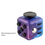 Cubo di fidget a forma di dado con design galattico, perfetto come decorazione scientifica e oggetto di decompressione, ideale per appassionati di scienza e giochi antistress.