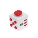 Cubo di gioco con pulsanti rossi e interruttore, oggetto decorativo scientifico, ideale per ambienti educativi e di studio.