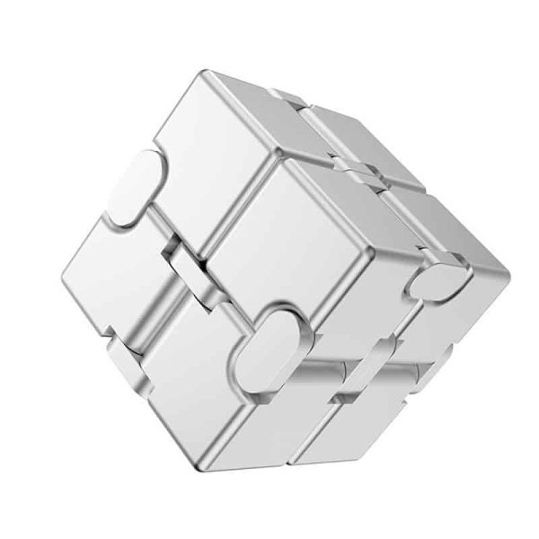 Cubo puzzle 3D in metallo, oggetto decorativo scientifico, perfetto come decorazione da scrivania o regalo originale per appassionati di scienza e tecnologia.