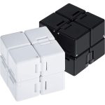 Cubo puzzle 3D in bianco e nero, oggetti scientifici decorativi e da collezione, perfetti come decorazioni per appassionati di scienza e giochi di logica.