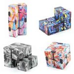 Set di vassoi scientifici con design artistico, disponibili in vari colori e motivi, ideali per decorazioni e oggetti scientifici. Perfetti per aggiungere un tocco creativo a ambienti educativi o di l.