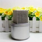 Cubo di magneti in acciaio inox con superficie a palla, oggetto decorativo scientifico, ideale per decorazioni e giochi di magnetismo.