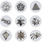 Magneti metallici per decorazioni e modellismo scientifico, forme geometriche come cubi, piramidi e stelle, ideali per creare strutture e decorazioni innovative.