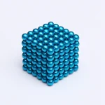 Pallina magnetica 3D blu brillante, oggetto decorativo scientifico, perfetto per creare forme e strutture innovative, ideale per studenti e appassionati di scienza e design.