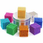 Set di palline magnetiche colorate 3D in vari colori, ideali come decorazioni scientifiche e oggetti da scrivania, con superficie lucida e forma cubica.