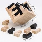 Puzzles di legno con pezzi di diverse forme e colori, ideali come decorazioni scientifiche o giochi educativi. Design minimalista e materiali naturali, perfetti per ambienti moderni e studi scientifici.