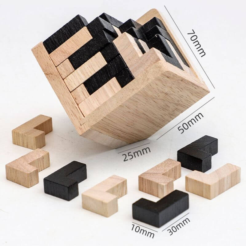 Puzzles di legno con pezzi di diverse forme e colori, ideali come decorazioni scientifiche o giochi educativi. Design minimalista e materiali naturali, perfetti per ambienti moderni e studi scientifici.