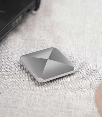 Bilancia di precisione compatta e portatile, ideale per misurazioni accurate di oggetti scientifici e hobby, con design elegante e funzionale.