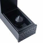 Pupitre di laboratorio con cono di Newton in plastica nera, ideale per esperimenti di fisica e decorazioni scientifiche.