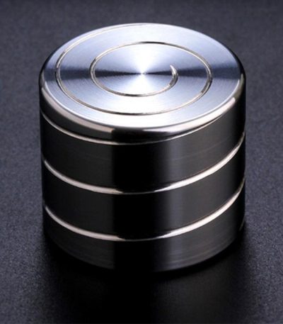 Punte di magnete in acciaio inox, oggetto scientifico decorativo, ideale per collezionisti e appassionati di scienza, con finitura lucida e design moderno.