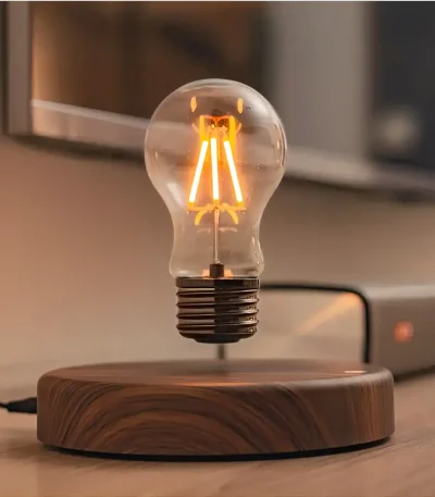 Lampadina decorativa a LED con base in legno, stile vintage.