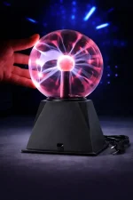 Lampada plasma tattile di 25 cm con effetti luminosi interattivi. Ideale per la decorazione scientifica e moderna, questa lampada crea effetti visivi impressionanti grazie alle sue scariche elettriche.