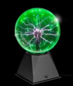 Palla di plasma luminosa con scariche elettriche visibili all’interno, ideale come decorazione scientifica e oggetto di studio per appassionati di fisica e tecnologia.