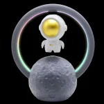 Decorazione luminosa a forma di astronauta e Luna, perfetta come oggetto decorativo scientifico e originale, con luci LED colorate e dettagli realistici.