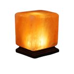 Lampada decorativa a forma di fiore di sale rosa Himalaya, illuminata, su base in legno, ideale per ambienti rilassanti e decorativi.