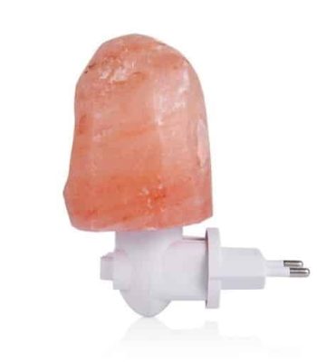 Oggetto decorativo a forma di saliera in sale rosa con spina elettrica, ideale come decorazione scientifica originale e funzionale.