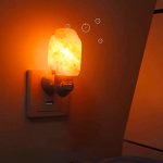 Lampada a sale rosa Himalayan con luce calda e rilassante, ideale come decorazione scientifica e oggetto di design per ambienti domestici e studi.