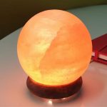 Lampada a forma di luna con luce calda, decorazione scientifica per ambienti interni, oggetto decorativo originale e educativo.