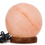 Palla di sale Himalayano illuminata, decorazione naturale per ambienti, con base in legno.