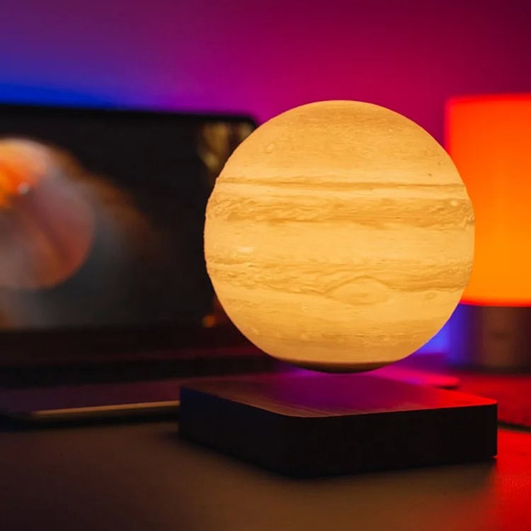 Palla luminosa decorativa in stile planetario Palla luminosa decorativa a forma di pianeta, ideale come oggetto di arredamento scientifico e decorativo, con luce calda e atmosfera suggestiva.