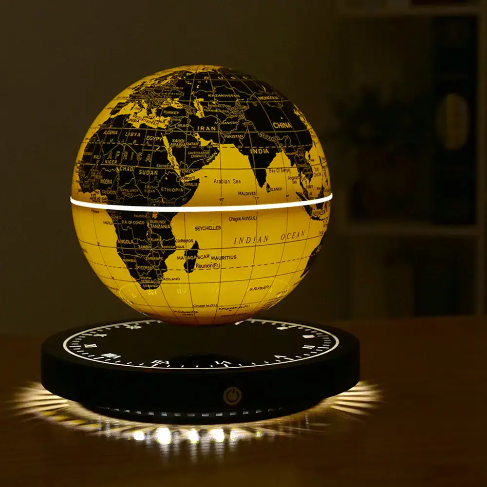 Mappamondo luminoso con base scientifica che mostra le principali regioni del mondo, illuminato in modo caldo e dettagliato, ideale come decorazione educativa o da studio.