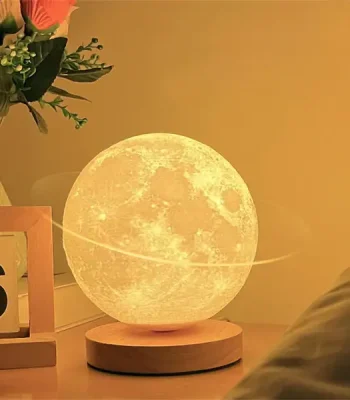 Lampada a forma di luna con luce calda, decorazione notturna per ambienti interni, ideale come luce da notte o elemento decorativo originale.