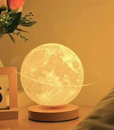 Lampada a forma di luna con luce calda, decorazione notturna per ambienti interni, ideale come luce da notte o elemento decorativo originale.