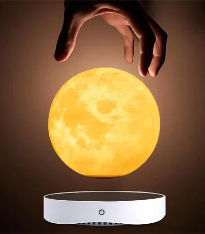Lampada a forma di luna che si accende come una vera luna, perfetta come decorazione scientifica e oggetto di design.