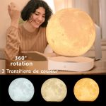 Luce notturna a forma di luna con rotazione a 360° e transizioni di colore, perfetta come decorazione scientifica e oggetto di design.