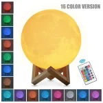 Luce notturna a forma di luna con 16 colori, controllabile tramite telecomando, perfetta come decorazione scientifica o per ambienti creativi.