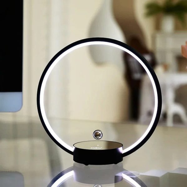 Anello luminoso decorativo ispirato alla scienza, perfetto come oggetto di design e decorazione moderna. Ideale per appassionati di scienza e tecnologia, aggiunge un tocco innovativo agli ambienti int.