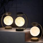 Luci decorative a forma di luna, perfette per ambienti moderni e scientifici, con design elegante e illuminazione calda, ideali come decorazioni per case o uffici.