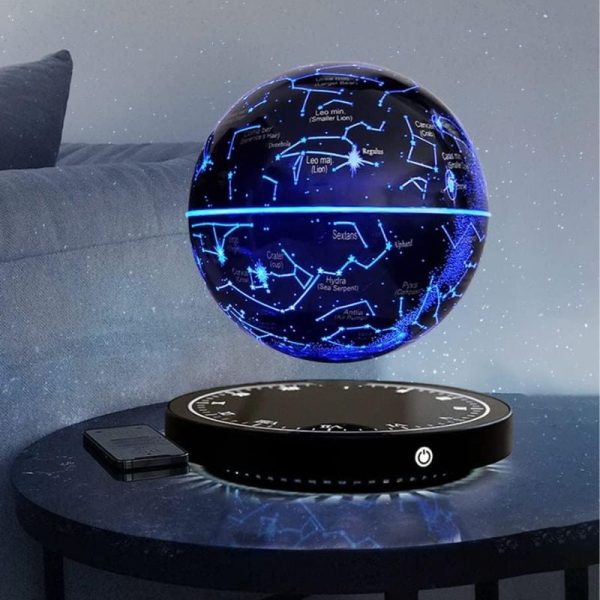 Mappamondo stellare 3D proiettato con costellazioni e stelle luminose, decorazione scientifica innovativa per ambienti domestici e studi.