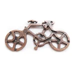 Modello di bicicletta in metallo con ingranaggi e ruote, decorazione ispirata alla scienza e alla tecnologia, perfetta come oggetto decorativo originale.