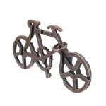 Oggetto decorativo a forma di bicicletta in metallo, ideale come decorazione scientifica o da collezione. Design dettagliato e stile industriale, perfetto per appassionati di scienza e tecnologia.