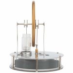 Dispositivo scientifico con ruota e cilindro in vetro e metallo.
