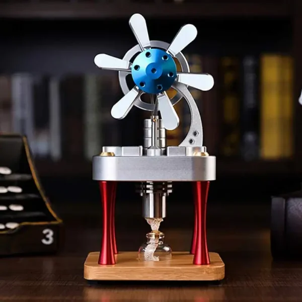 Modello di motore Stirling in miniatura con parti in metallo e base in legno, perfetto come decorazione scientifica e oggetto da collezione.