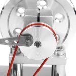 Motore di precisione scientifico in metallo con componenti metallici e cavi rossi, utilizzato in esperimenti e applicazioni scientifiche di alta precisione.